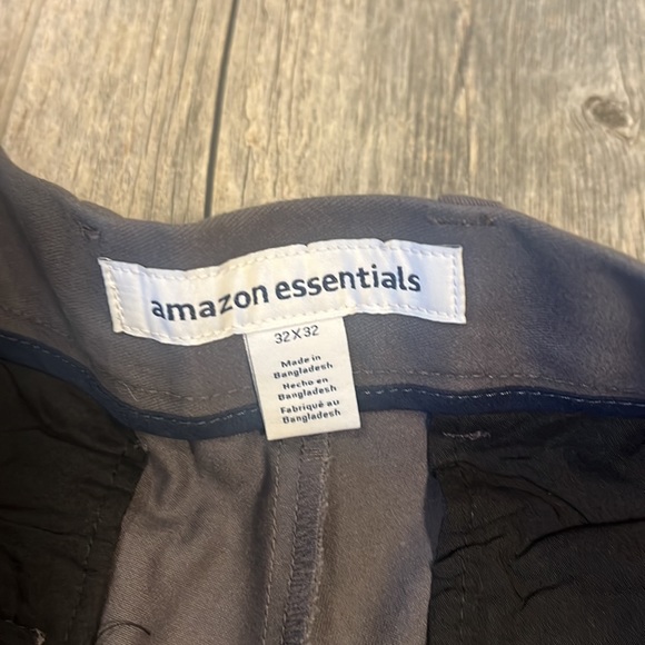 Amazon Essentials Men's Classic-fit Wrinkle-Resistant Pleated Chino Pant New - Picture 6 of 10